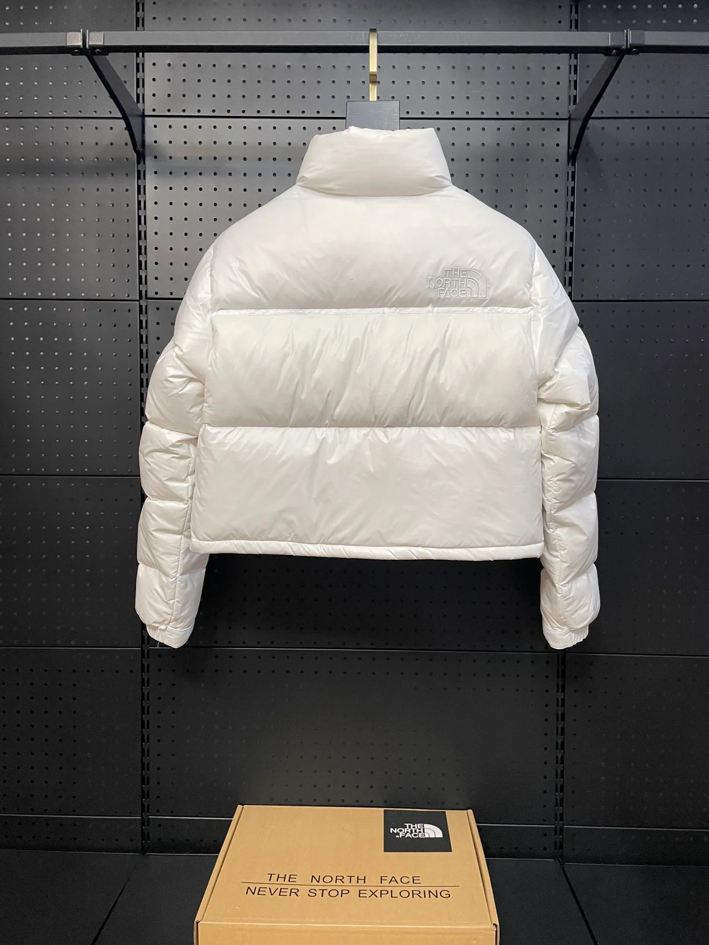 【𝗧𝗵𝗲 𝗡𝗼𝗿𝘁𝗵 𝗙𝗮𝗰𝗲/ 84 Same Style 】 ： 𝗧𝗵𝗲 𝗡𝗼𝗿𝘁𝗵 𝗙𝗮𝗰𝗲” 、 。 。 , 。 𝗧𝗵𝗲 𝗡𝗼𝗿𝘁𝗵 𝗙𝗮𝗰𝗲“ , Yosemite Half Dome, 。 + ： 1. RDS Quality 700 ， ，Lightweight ， 2. ， 7 ， ， 、 、 ， ！ 3. YKK ， ， ，9000Quality ZP 4. ， ， 5. Lightweight ， Size：XS-M ：White Black Pink